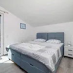Vakantiehuis With Pool In 54912