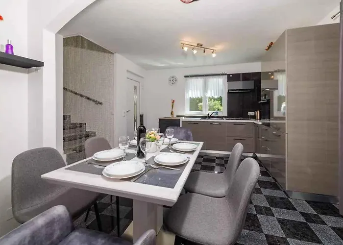 With Pool In 54912 Grižane