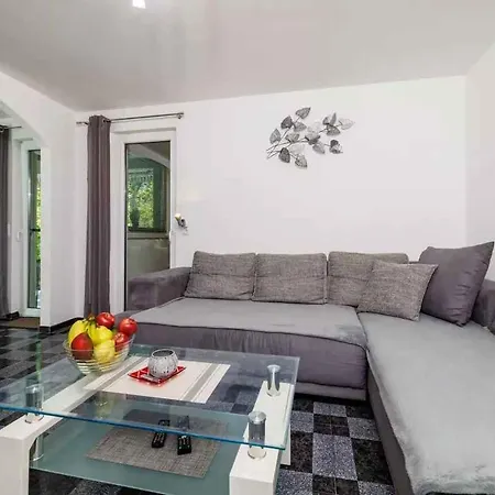 Σπίτι διακοπών With Pool In 54912 Grižane