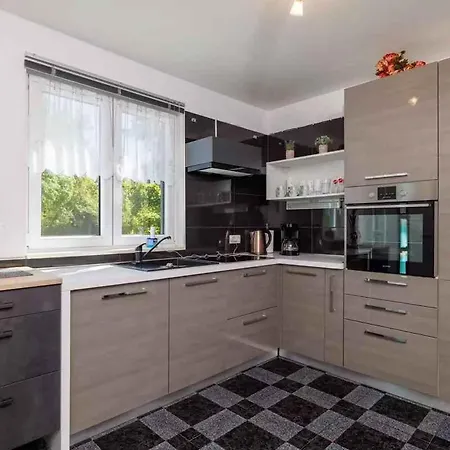 With Pool In 54912 * Grižane