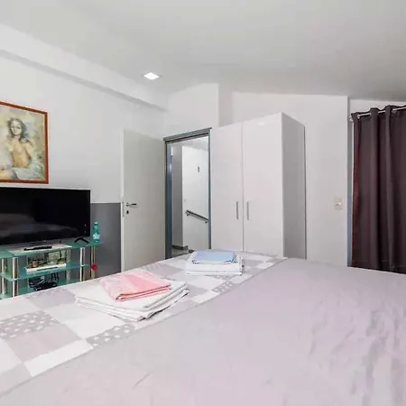 With Pool In 54912 Σπίτι διακοπών Grižane