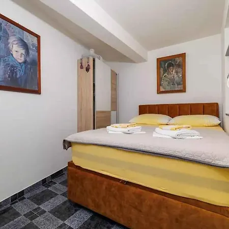 With Pool In 54912 Grižane