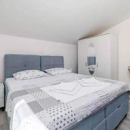 With Pool In 54912 Σπίτι διακοπών Grižane