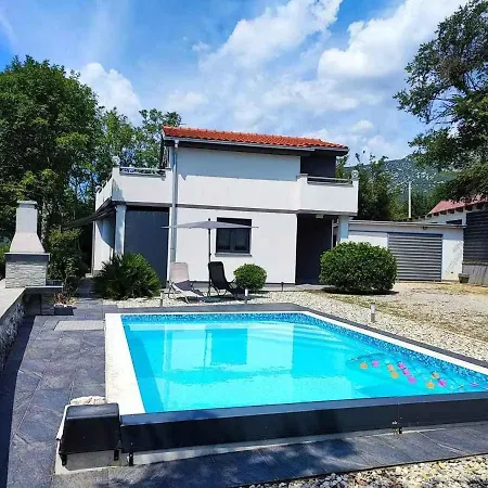 With Pool In 54912 Ferienhaus