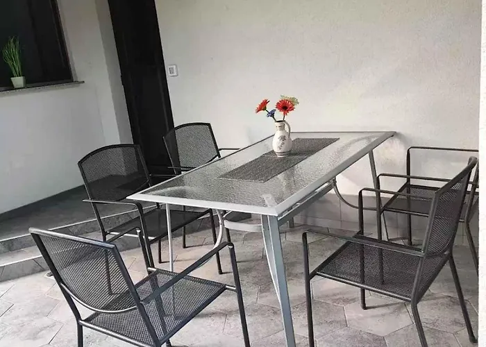 בית נופש With Pool In 54912