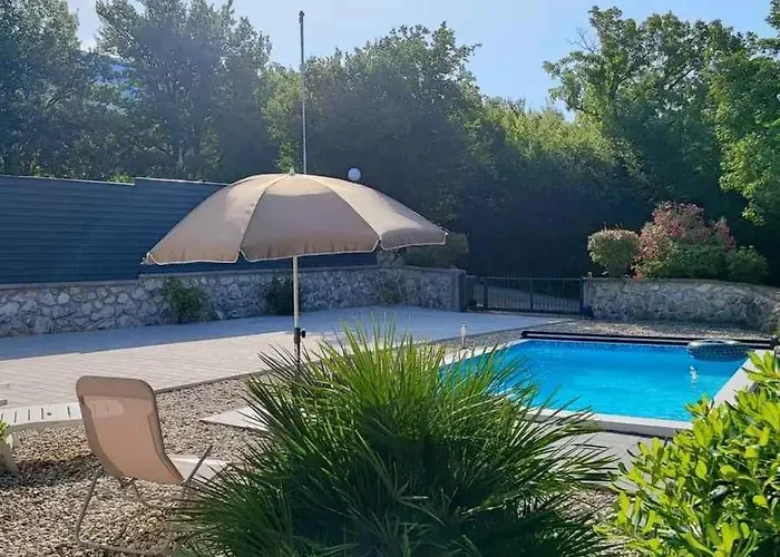 בית נופש With Pool In 54912 Grižane
