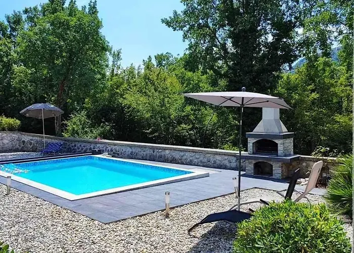 With Pool In 54912 Grižane